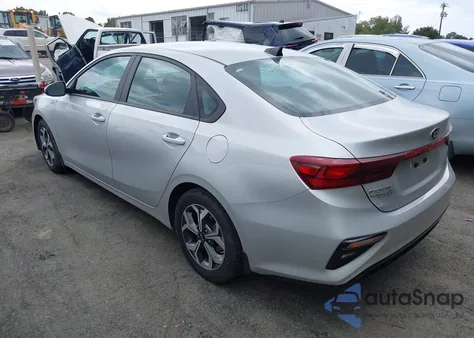 2021 Kia Forte Lxs z USA, uszkodzony, nr VIN 3KPF24AD8ME359476